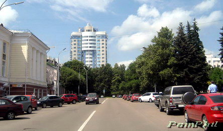 Улица Ленина, слева почтамт